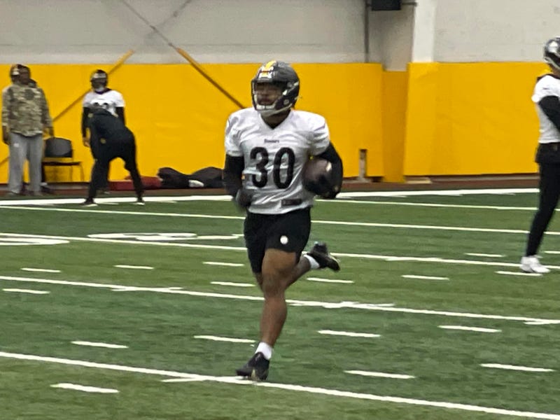 Jaylen Warren in practice