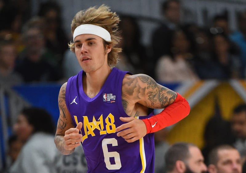 Watch Justin Bieber Play Basketball and Sing After his Car Breaks Down