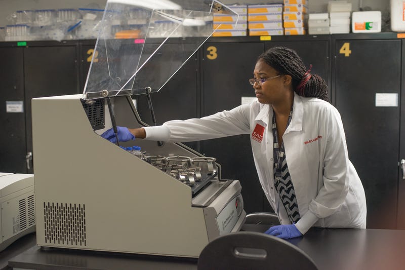 Lynika Strozier using equipment at the BioArt Lab at the School of the Art Institute of Chicago