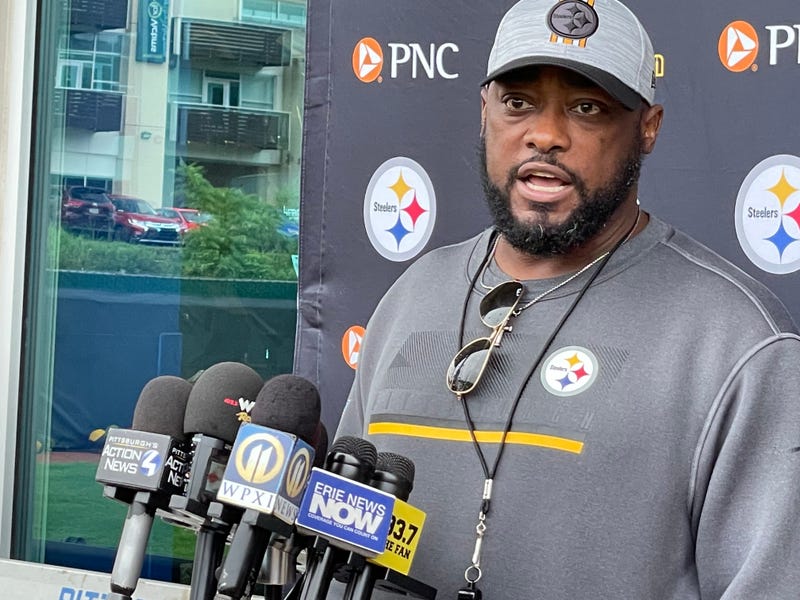 Mike Tomlin at podium