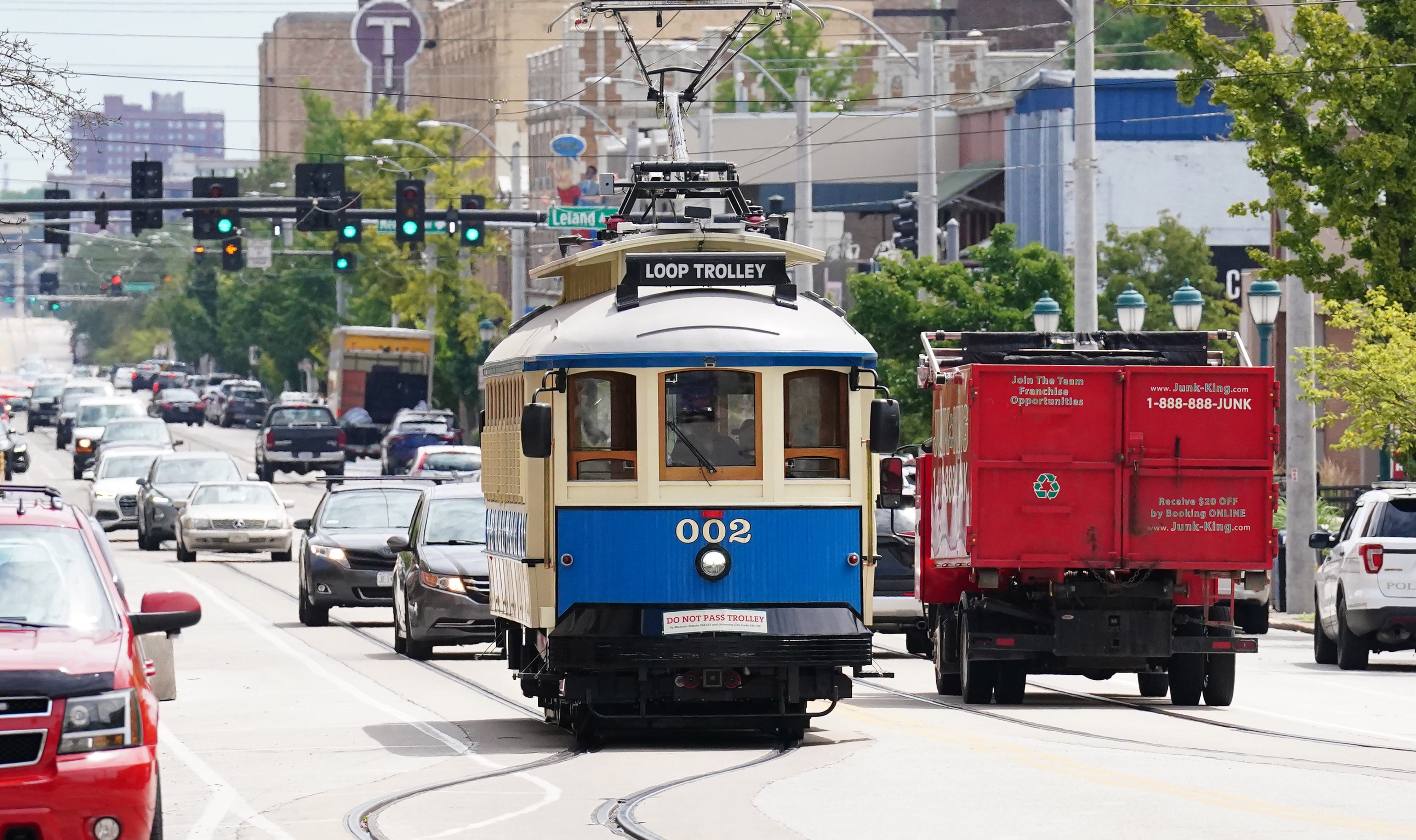 delmar-loop-trolley-has-restarted-operations
