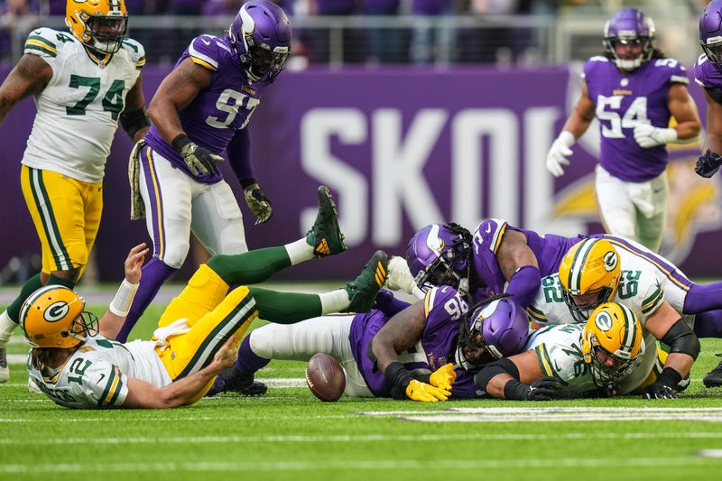 Rodgers fumbles against Minnesota
