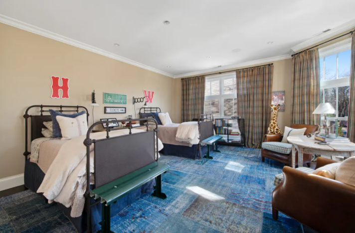 Lester home bedroom