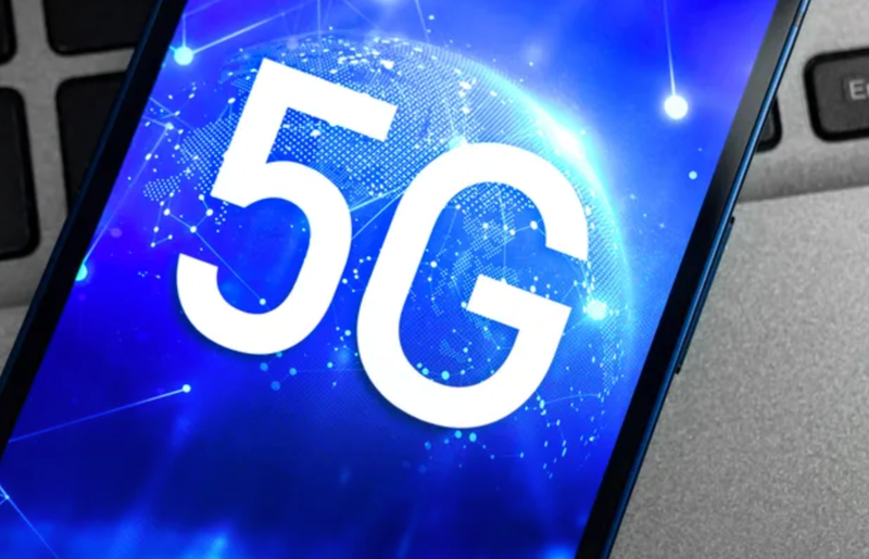 Smartphone with 5G network connection