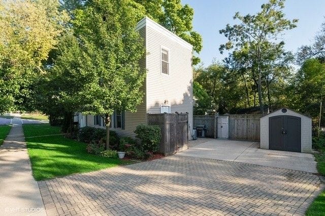 Skinny house