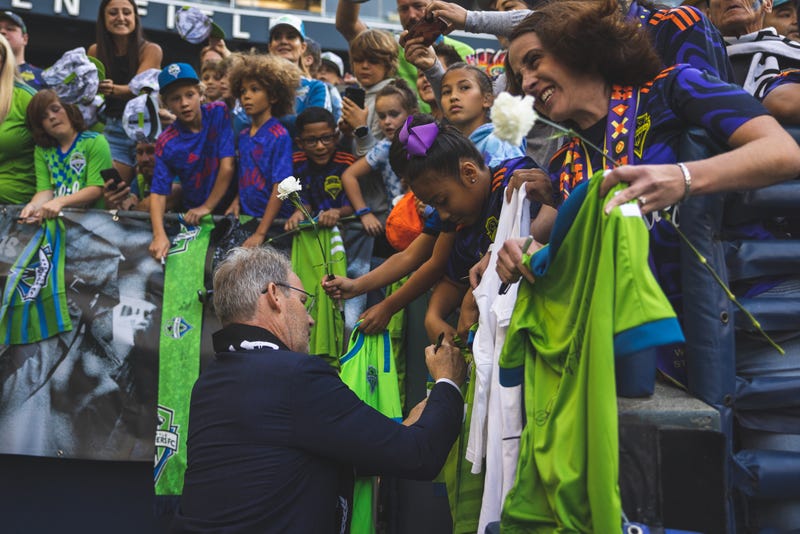 Coach Schmetzer giving back to the fans