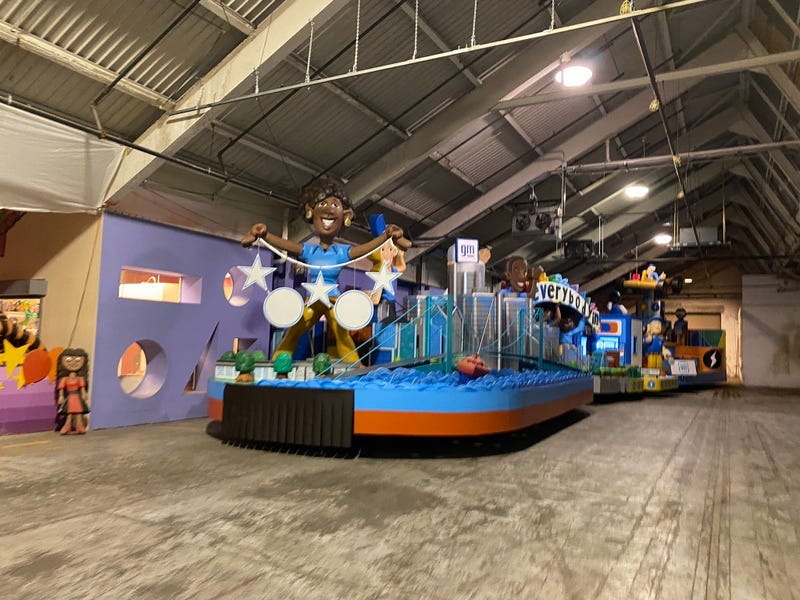 GM's "Everybody In" float