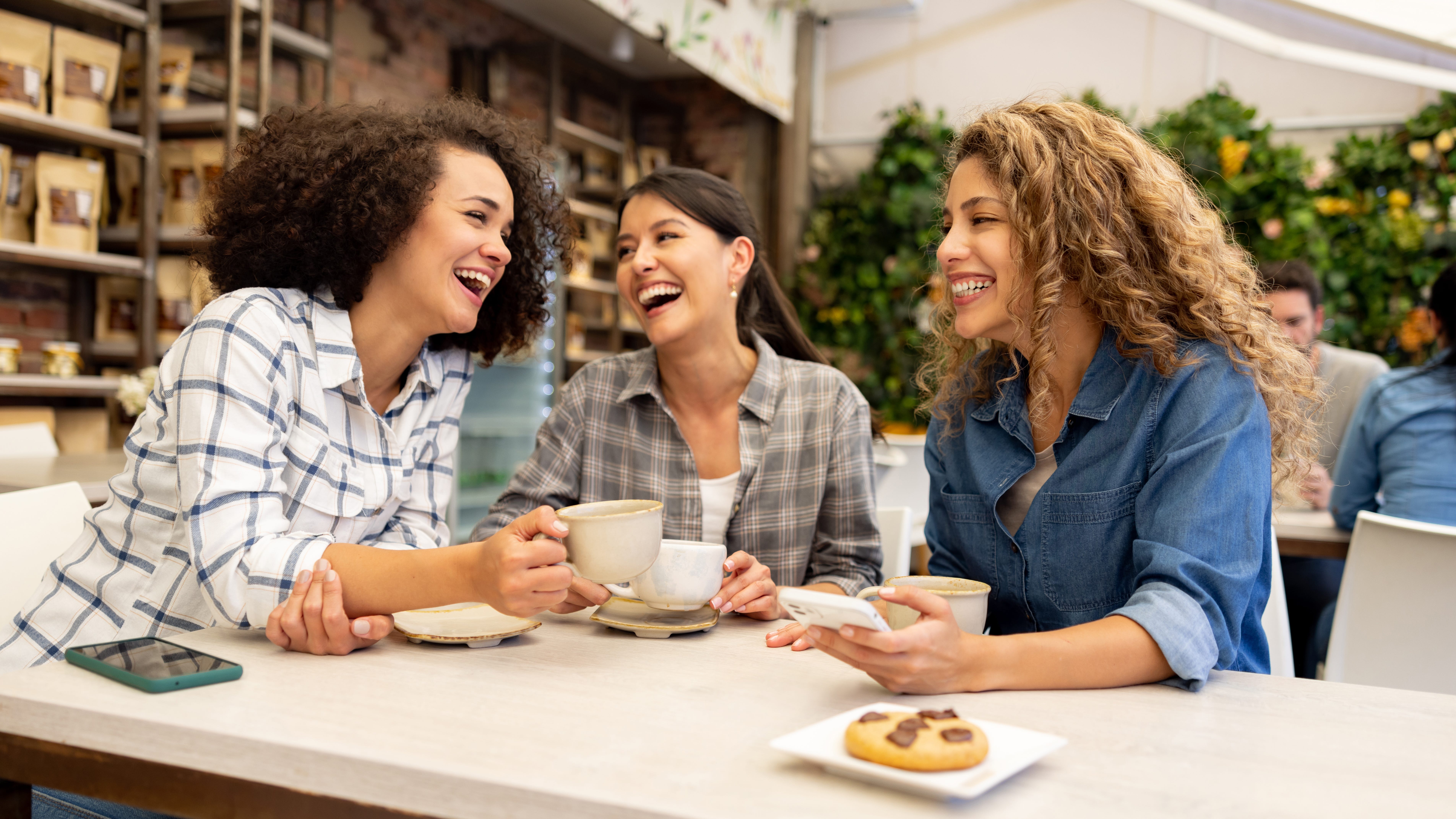 The Health Benefits of Decluttering Your Digital Life | Bee Well