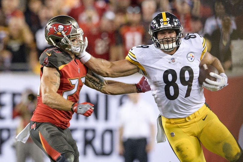 Vance McDonald stiff arms Chris Conte