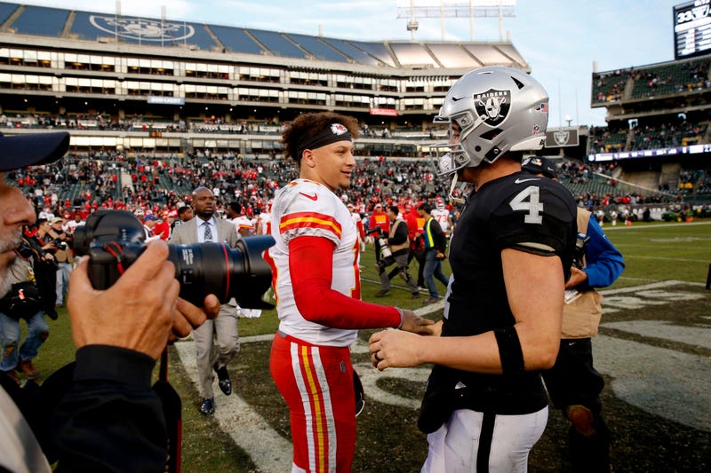 Patrick Mahomes (left) and Derek Carr (right) will meet in Oakland this Sunday.