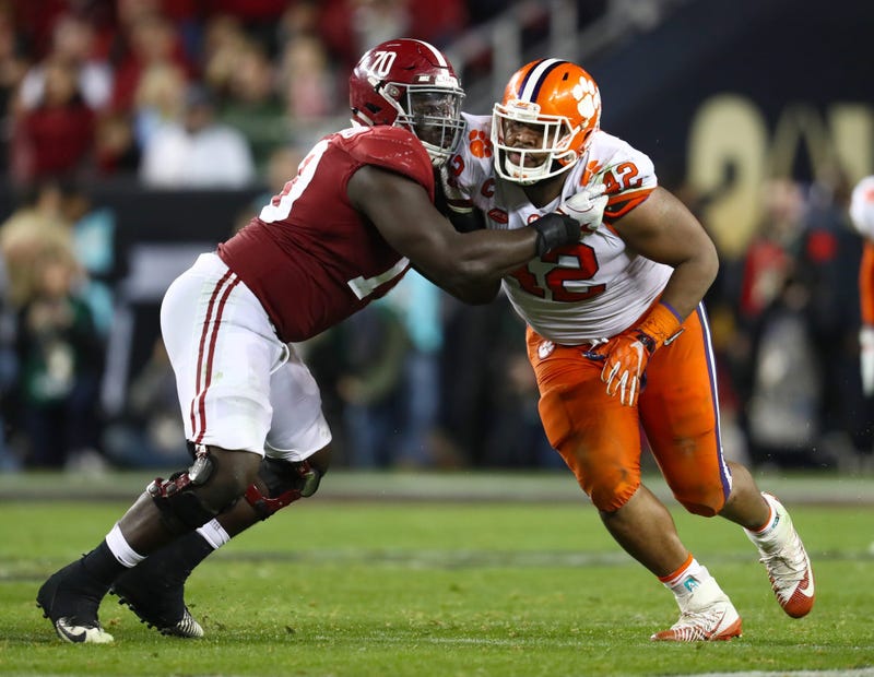 Alex Leatherwood blocking at Alabama