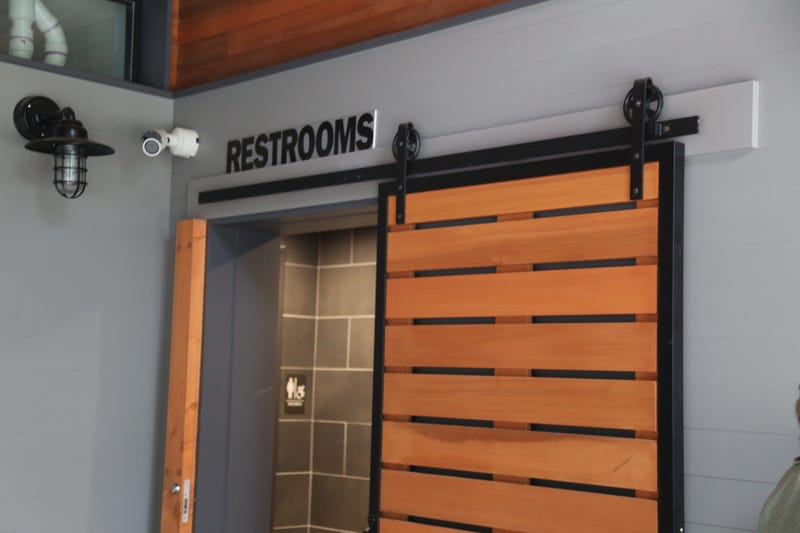 Man Calls 911 In Search Of A Restroom