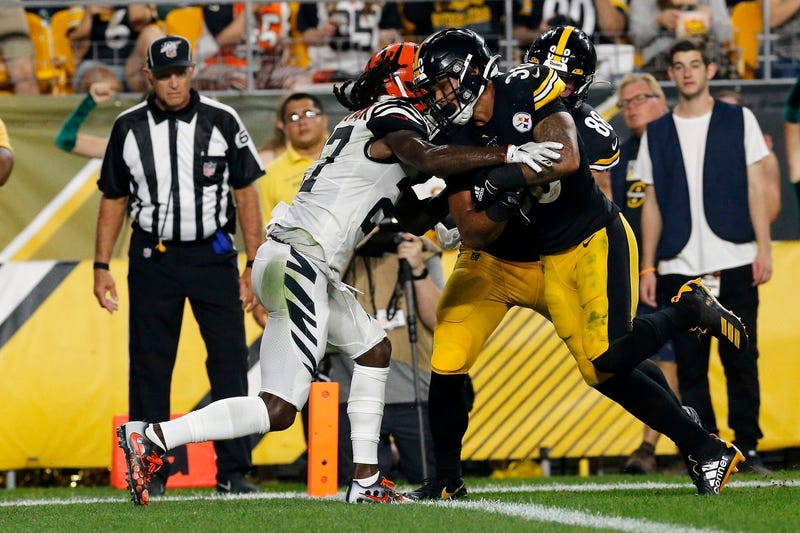 James Conner runs for a TD against the Bengals at Heinz Field