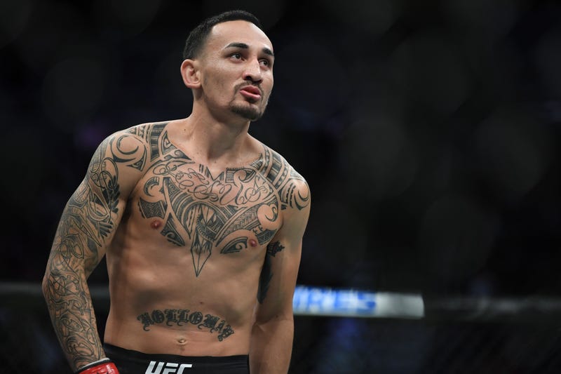Max Holloway prepares for a bout against Alexander Volkanovski