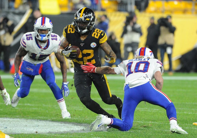 Steven Nelson with the football