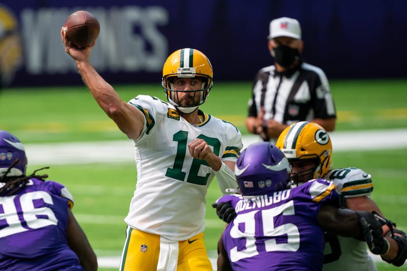 Rodgers throws one of many strikes against the Vikings defense