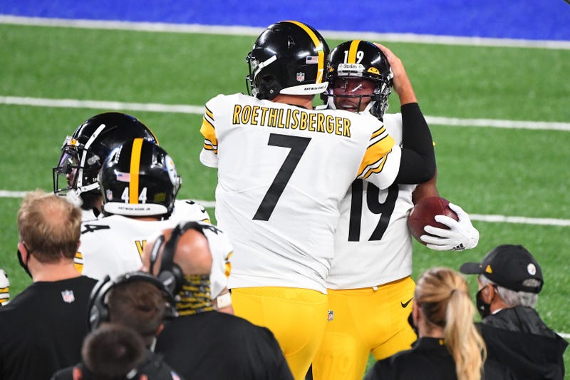 Ben Roethlisberger hugging JuJu Smith-Schuster