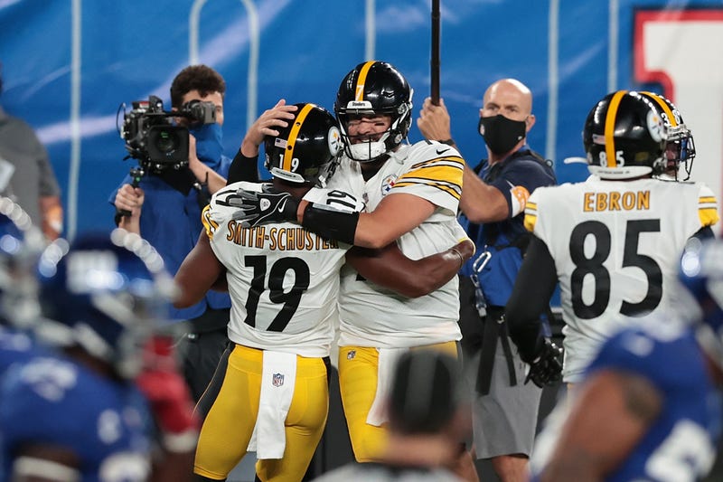 Ben Roethlisberger hugs JuJu Smith-Schuster after a TD