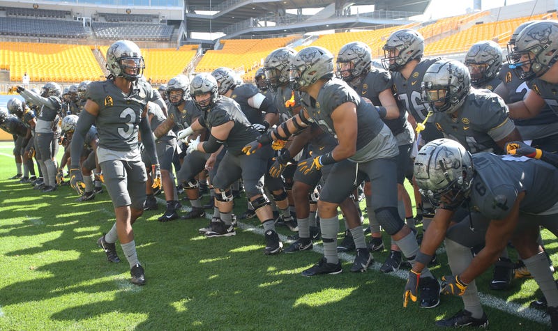 Pittsburgh, Pennsylvania, USA; Pittsburgh Panthers defensive back Damar Hamlin (3) fires up his teammates