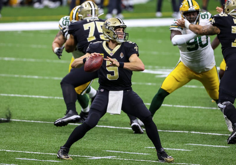 Saints QB Drew Brees going to throw against the Packers