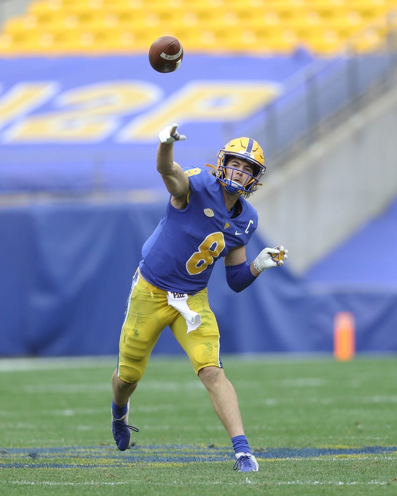 Kenny Pickett throwing a pass