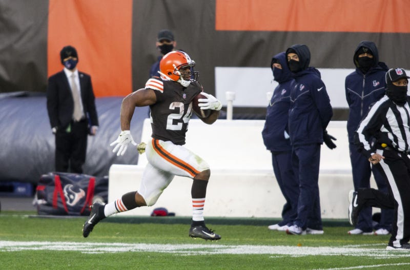 Cleveland Browns running back Nick Chubb (24) runs the ball downfield against the Houston Texans during the fourth quarter at FirstEnergy Stadium.