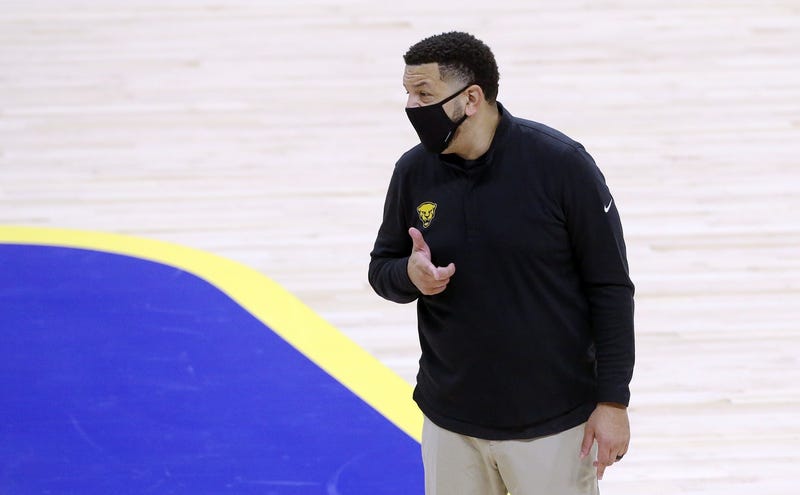Capel with mask on