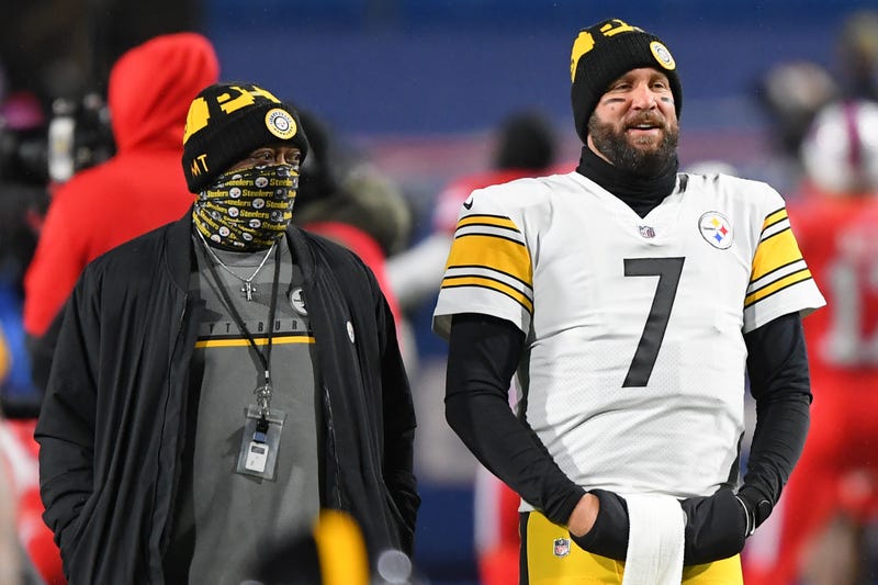 Pittsburgh Steelers head coach Mike Tomlin and quarterback Ben Roethlisberger on the sideline.