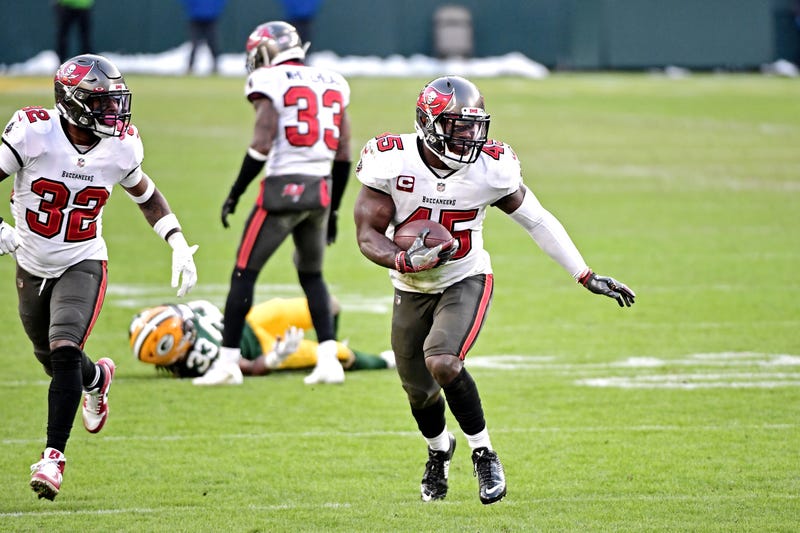 Tampa Bay Buccaneers inside linebacker Devin White (45) runs with the ball after recovering a fumble during the third quarter against the Green Bay Packers in the NFC Championship Game at Lambeau Field .