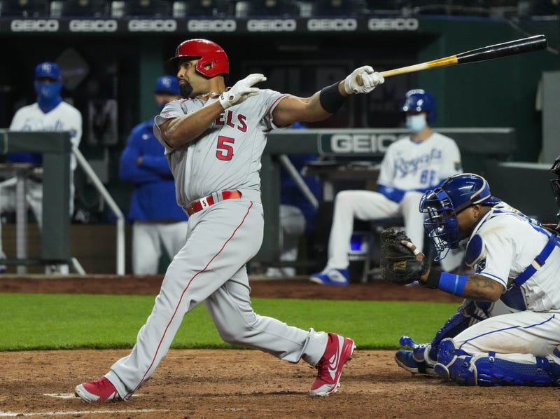 Albert Pujols swinging