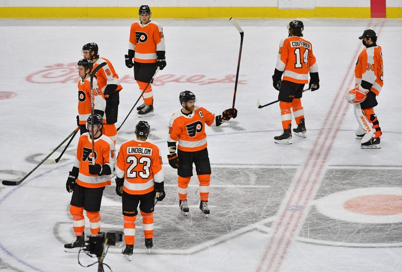Philadelphia Flyers center Claude Giroux (28) and teammates