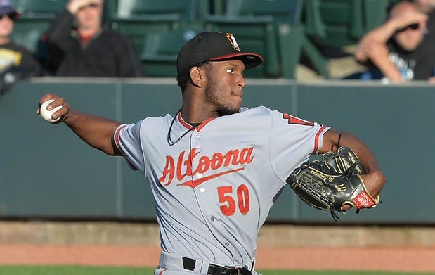 Roansy Contreras pitching for Altoona