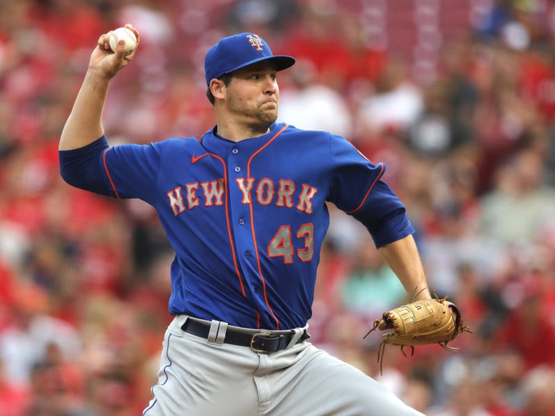 New York Mets starting pitcher Jerad Eickhoff (43) throws a pitch against the Cincinnati Reds during the first inning