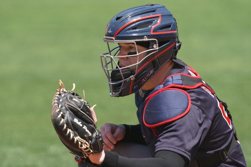 Roberto Perez catching