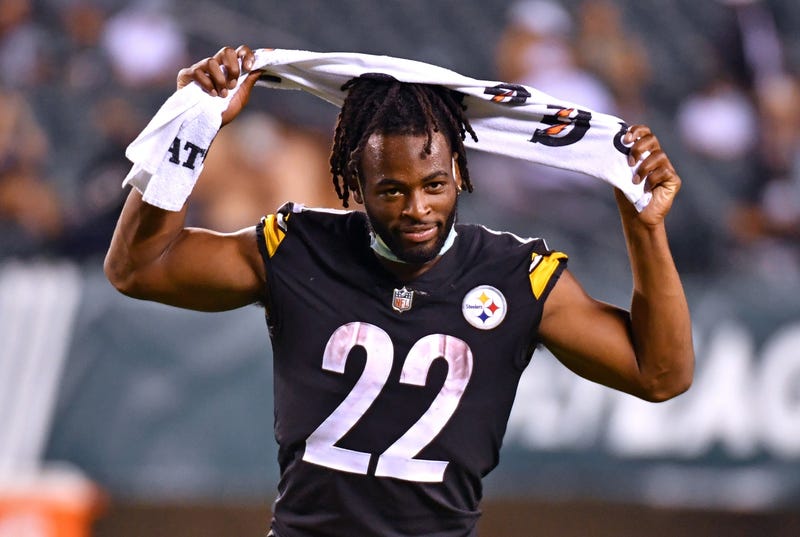 Najee Harris on sidelines