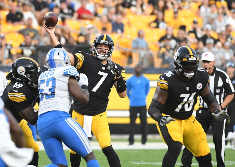 Ben Roethlisberger throwing in pocket