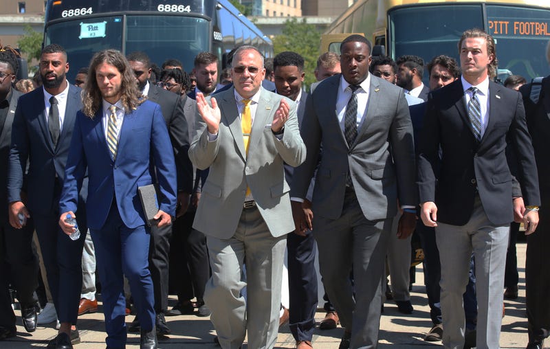 Pat Narduzzi in suit with team