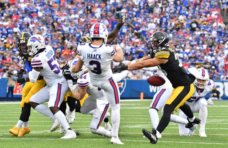 Miles Killebrew blocks Bills punt