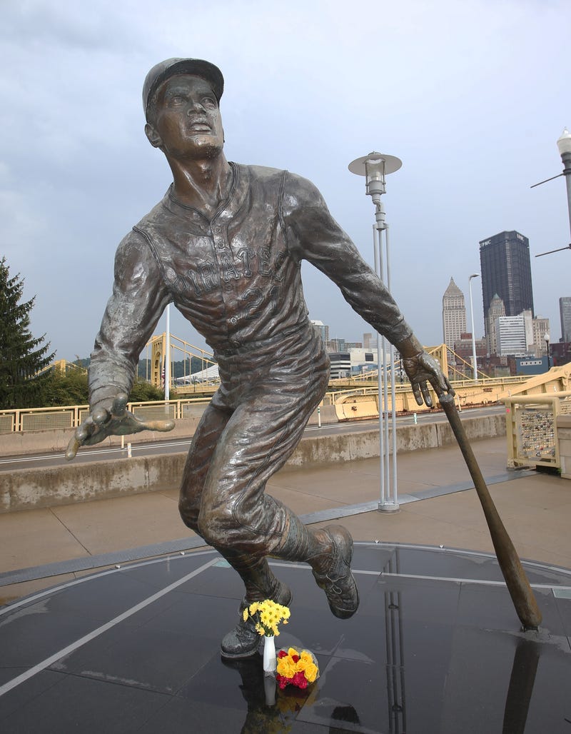 Roberto Clemente statue at PNC Park