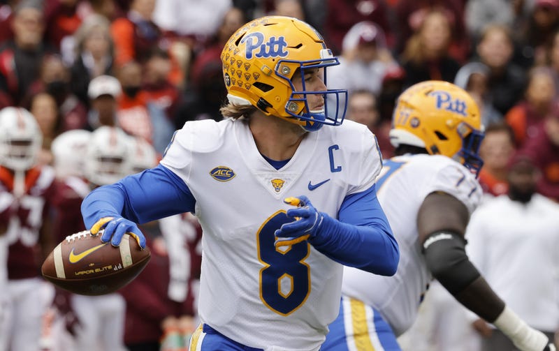  Pittsburgh Panthers quarterback Kenny Pickett (8) drops to throw a pass 