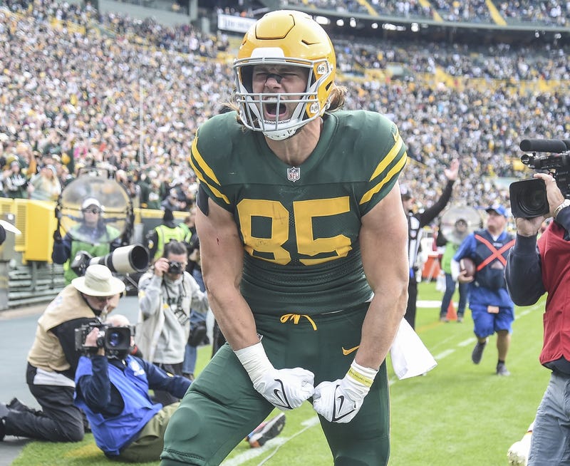 Tonyan celebrates after scoring first TD of season.