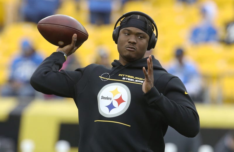 Dwayne Haskins warms up