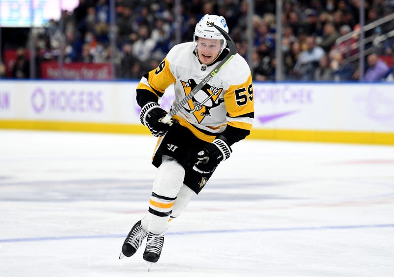 Jake Guentzel skating