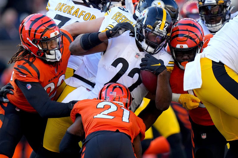 Pittsburgh Steelers running back Najee Harris (22) is tackled