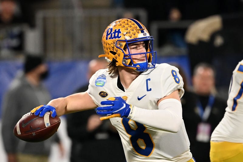 Kenny Pickett throwing a pass