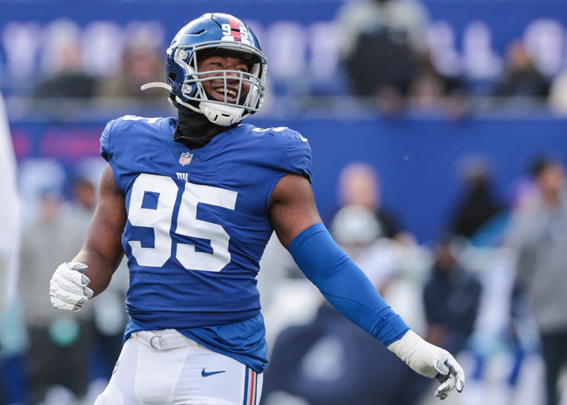 Quincy Roche with the Giants