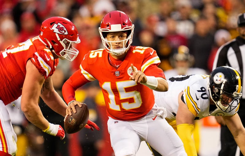 Patrick Mahomes scrambling vs Steelers