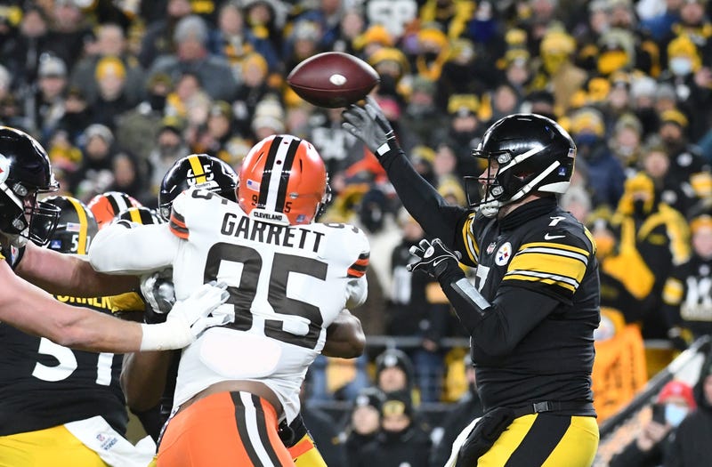Dan Moore blocking Myles Garrett