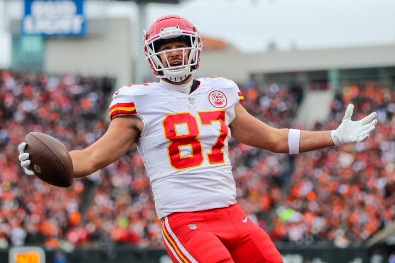 Travis Kelce celebrating TD