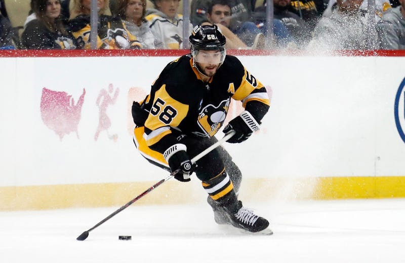 Kris Letang skating